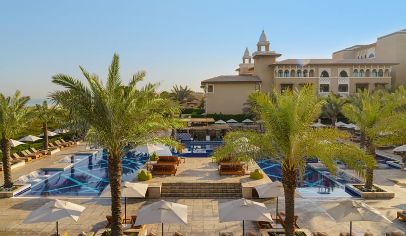 middle-east-holidays-abu-dhabi-rixos-premium-saadiyat-island-hotel-highlights-pool-bar